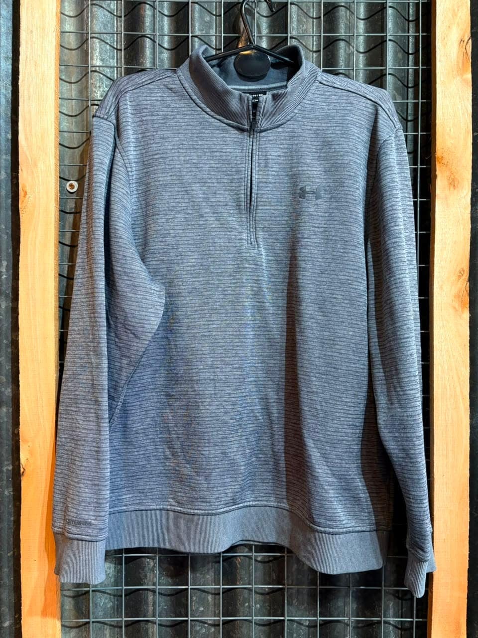 Buzo Under Armour medio cierre gris