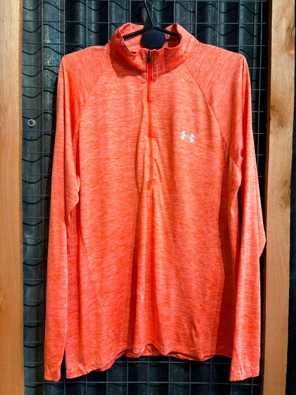 Buzo Under Armour medio cierre naranja